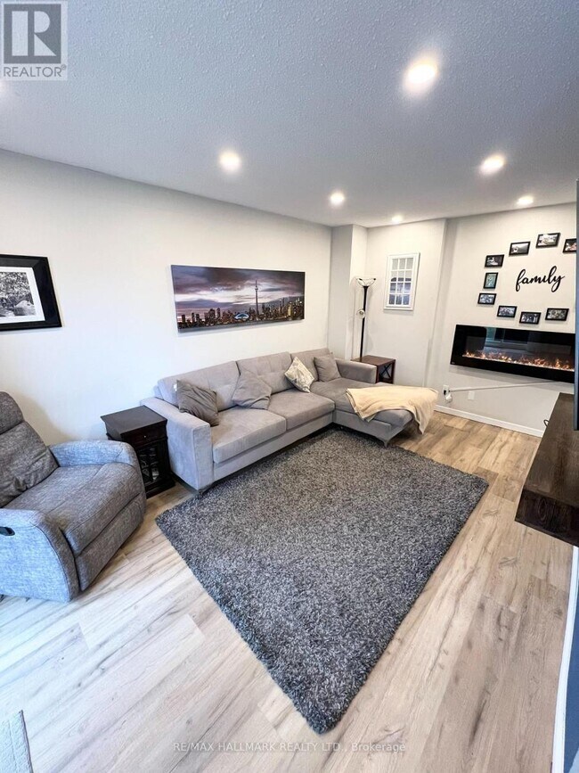 Photo - 15 Guildwood Pkwy