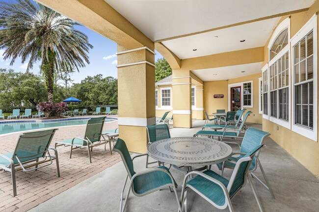 Villa Valencia Apartments