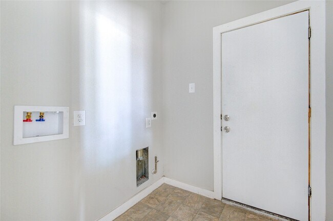 Building Photo - 2215 Emerald Diamond Ct