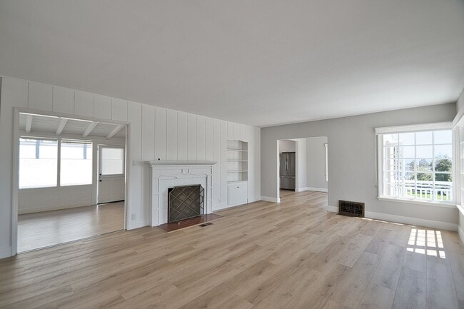 Photo - 2 Bed 1 Bath Home in Manhattan Beach Hill Section