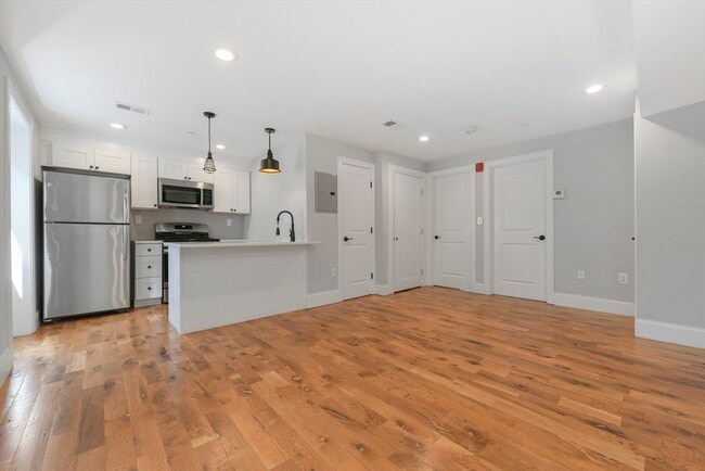 Photo - 143 Everett St Unit 3