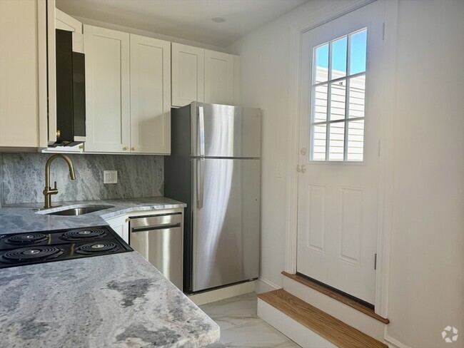 Building Photo - 49 Elm St Unit 3 Rental