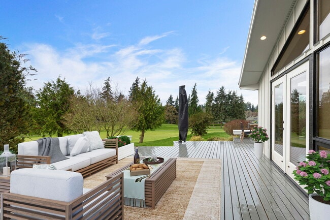 Vista desde la cubierta. - 1123 Cherry Ave NE