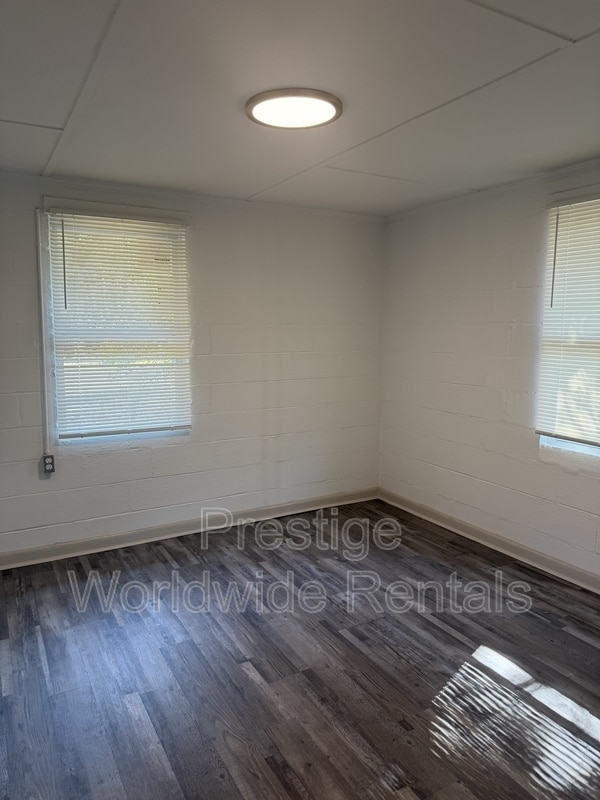 Photo - 110 Moore St