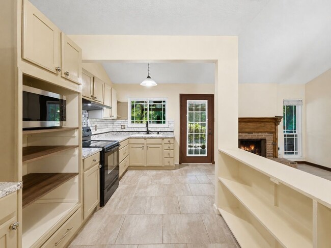 Photo - 1114 Churing Dr