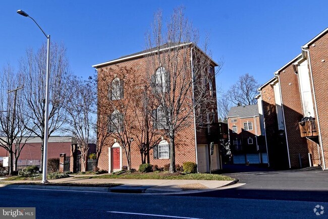 Building Photo - 2400 N Greenbrier Ct Rental