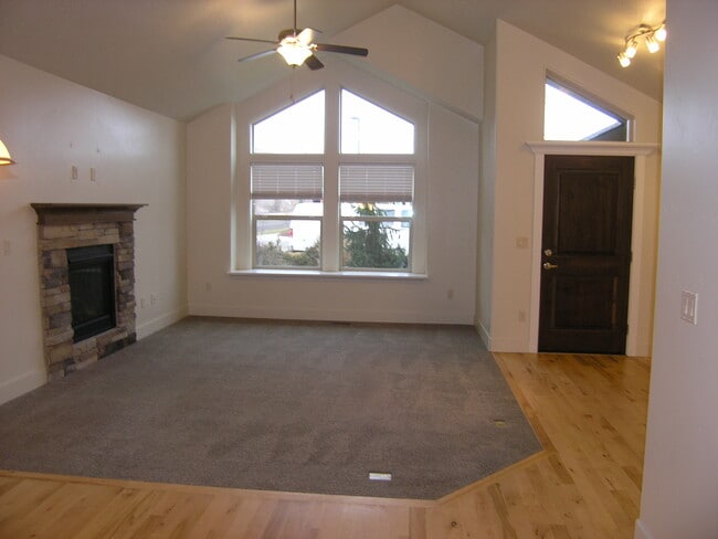 Photo - 2355 E Hidden Crk St