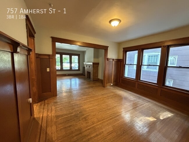 Building Photo - 757 Amherst St Unit 1
