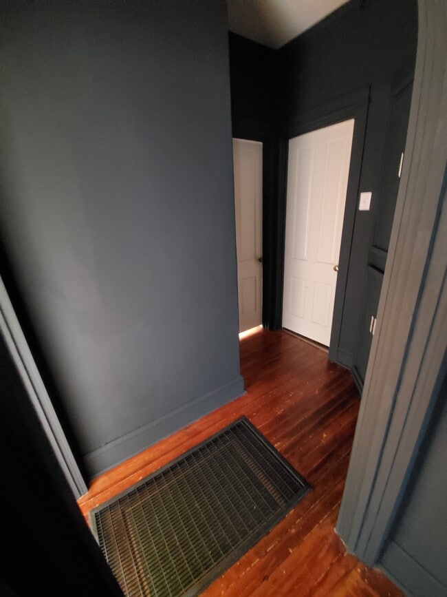 Photo - 401 Broadway St