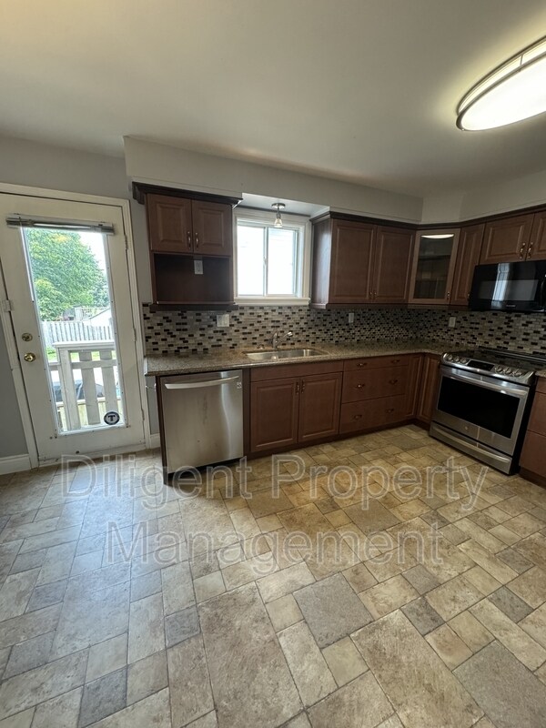 Photo - 1537 Ravenwood Dr