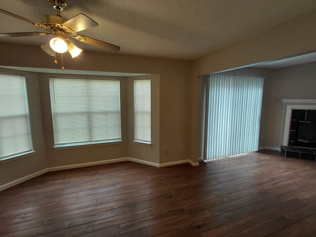 Photo - 1347 Lawndale Rd