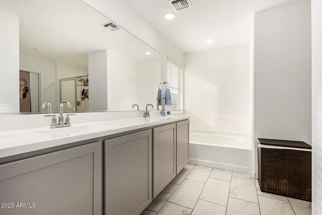 Photo - 1020 S 151st Ave