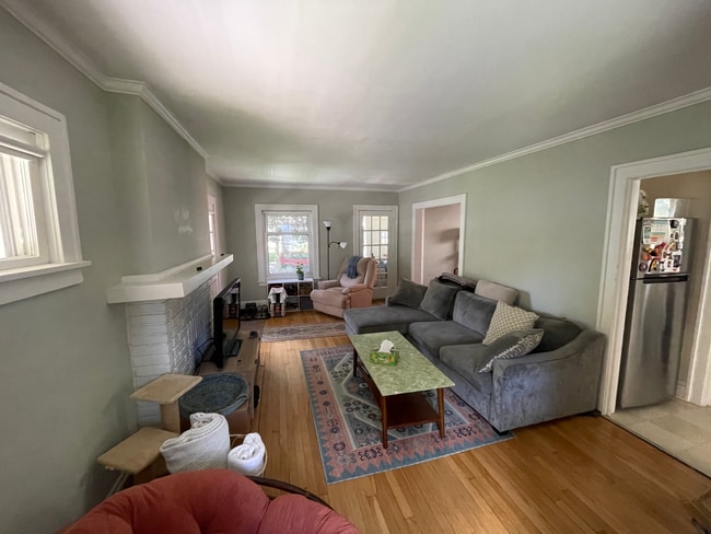 Photo - 2449 Kingston Rd