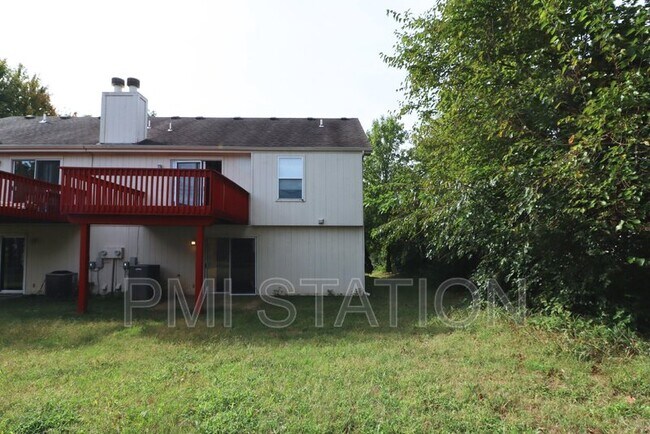 Photo - 403 NW Highland Ln