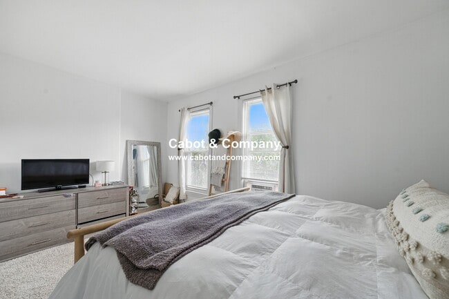 Photo - 104 Appleton St