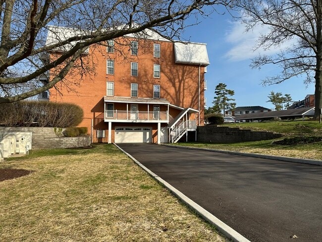 Photo - $1,950.00 2Bd/2Bt Condo in Chesterfield w/2 Garage Parking Spots Unit 28