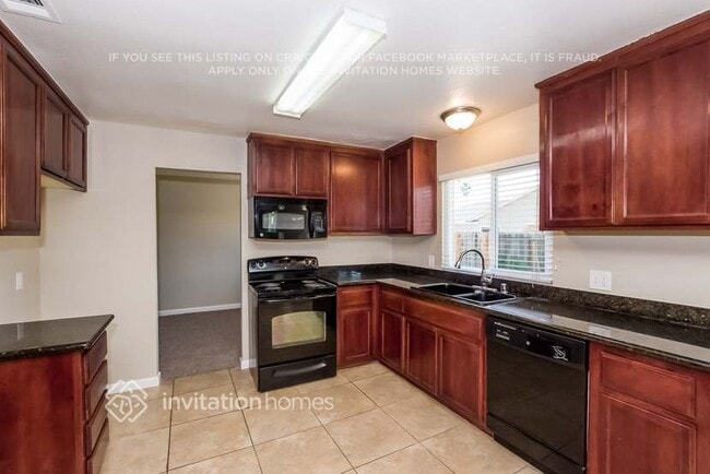Photo - 560 E Wigeon Way