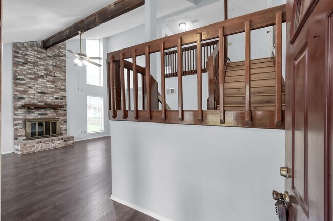 Photo - 35 Maywind Ct