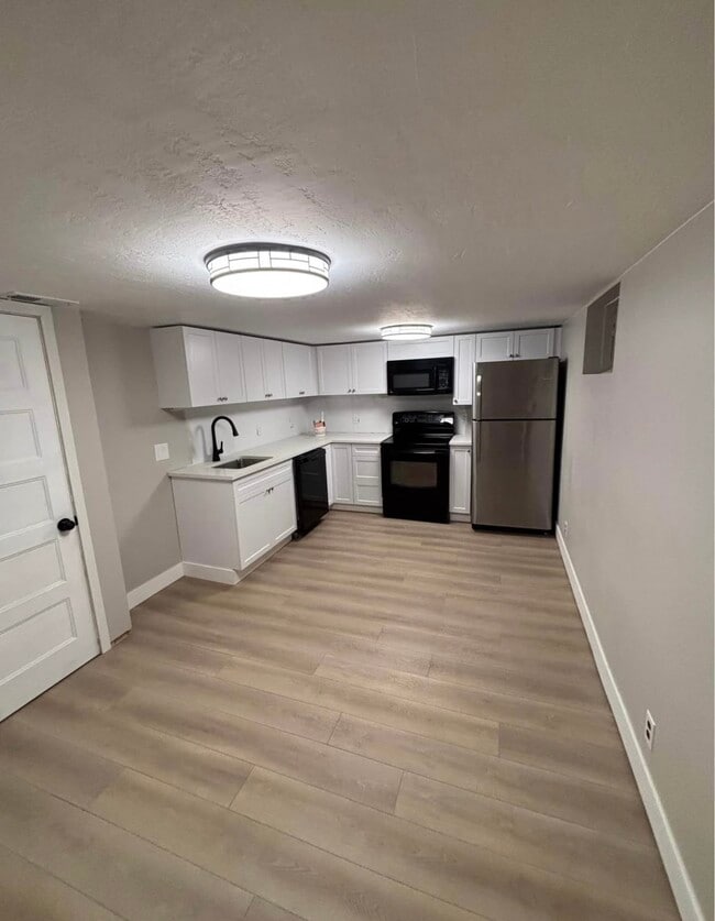 Photo - 552 E 250 N