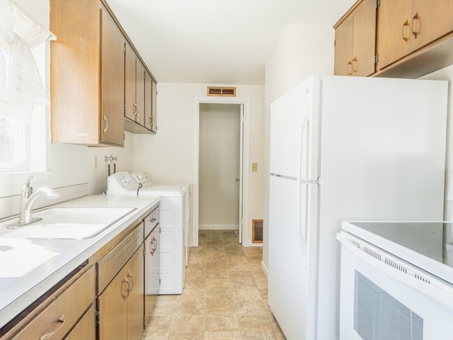 Photo - 3 bedroom 2 bathroom Auburn Home!