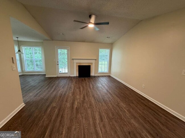 Photo - 211 Ravenwood Ct