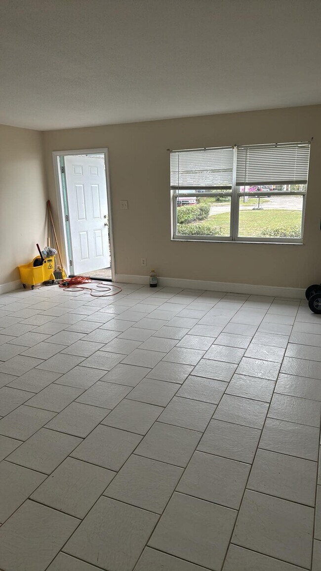 Photo - 503 Mayflower Ln Unit B