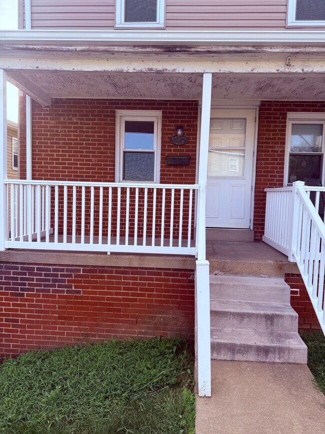 Building Photo - 1407 Elm St Rental