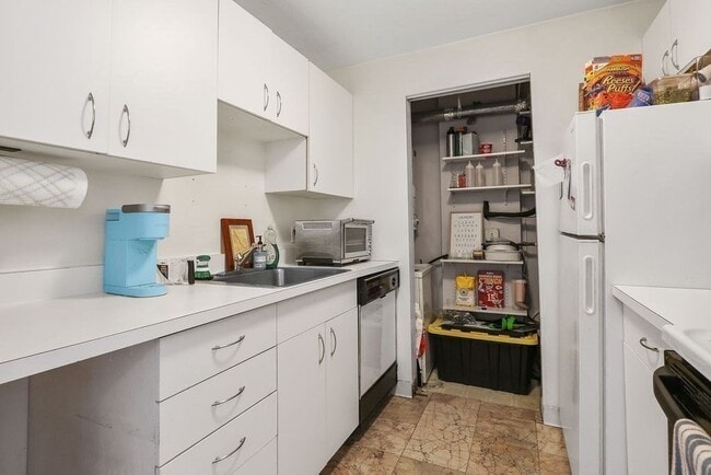 Photo - 128 Tudor St