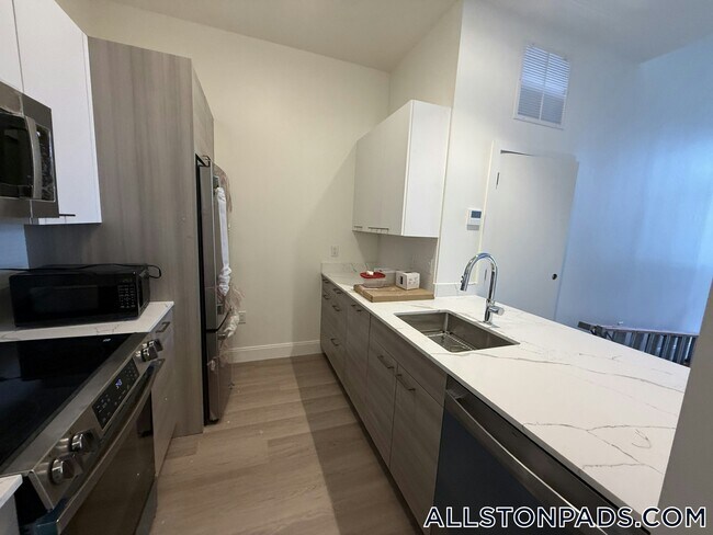 Photo - 1079 Commonwealth Ave Unidad 241