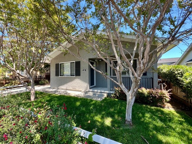 Building Photo - Stylishly Updated 2-Bed, 2-Bath Home - Private Garage