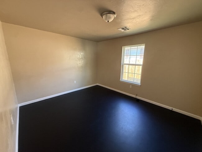 500 W 8th St