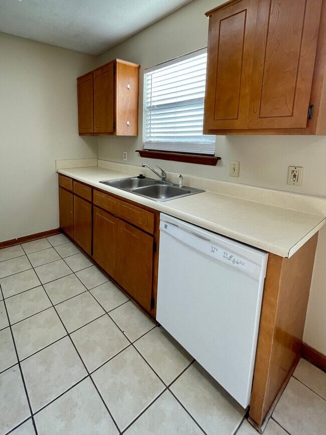 Photo - 154 Green Acre Cir N