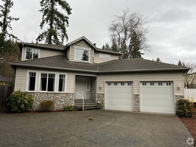 Building Photo - Edmonds 3bed 2.5 House with large yard clo...