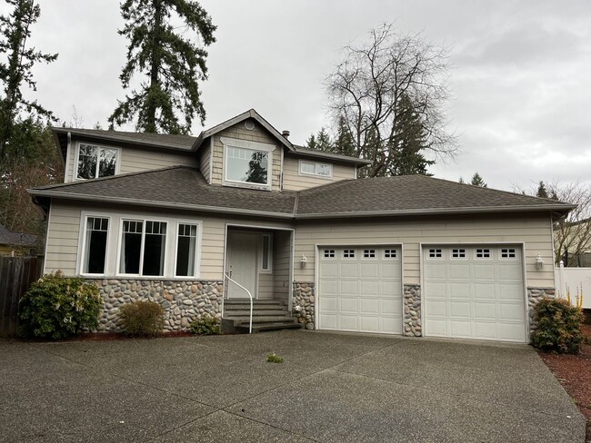 Edmonds 3bed 2.5 House with large yard clo... - Edmonds 3bed 2.5 House with large yard clo...