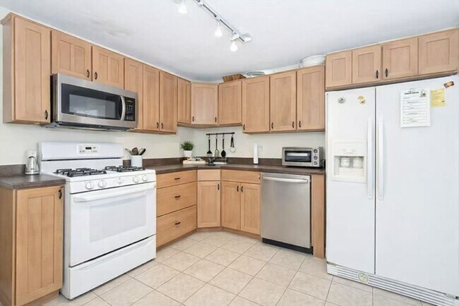 Photo - 198 Cohasset St