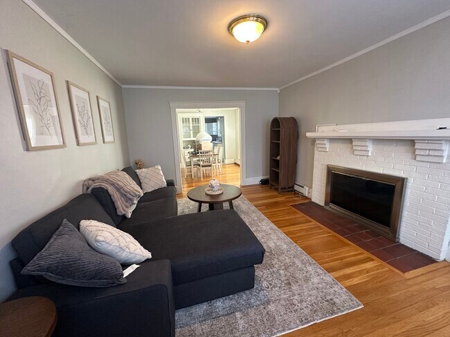 Photo - 12 Jeanette Ave Unidad #1