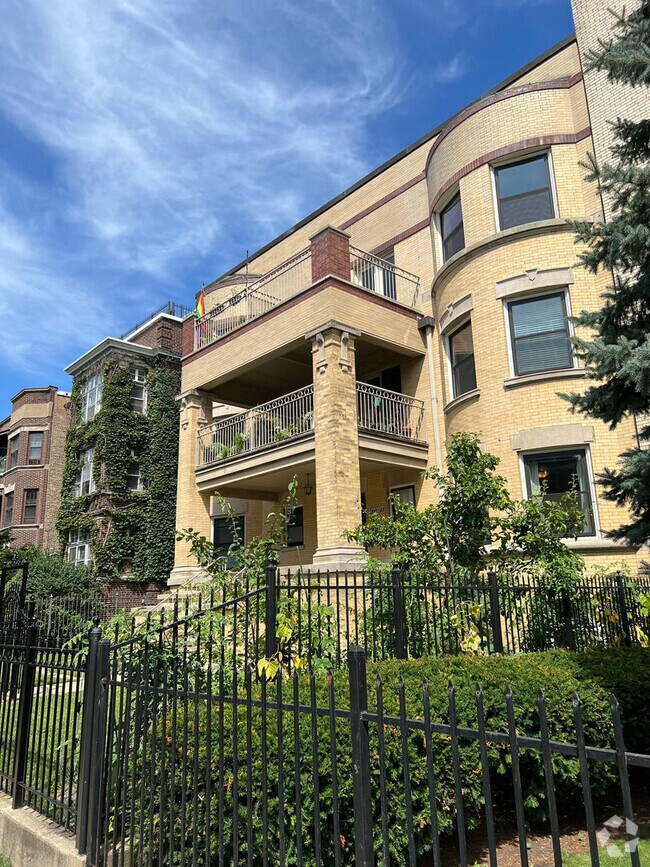 Building Photo - 5841 N Kenmore Ave Unit 3S Rental