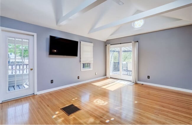 Photo - 212 S Goodman St Apartment Unit Upper