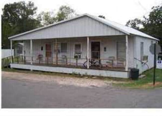 Building Photo - AFFORDABLE DUPLEX IN RAYNE! Rental
