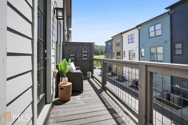 Photo - 760 Winton Way