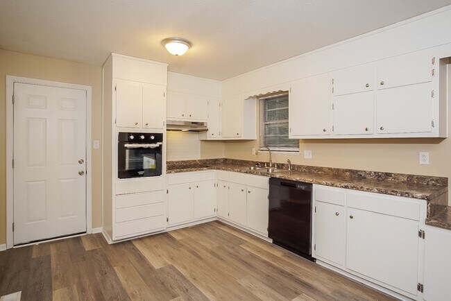 Photo - 10007 Camille Dr SE