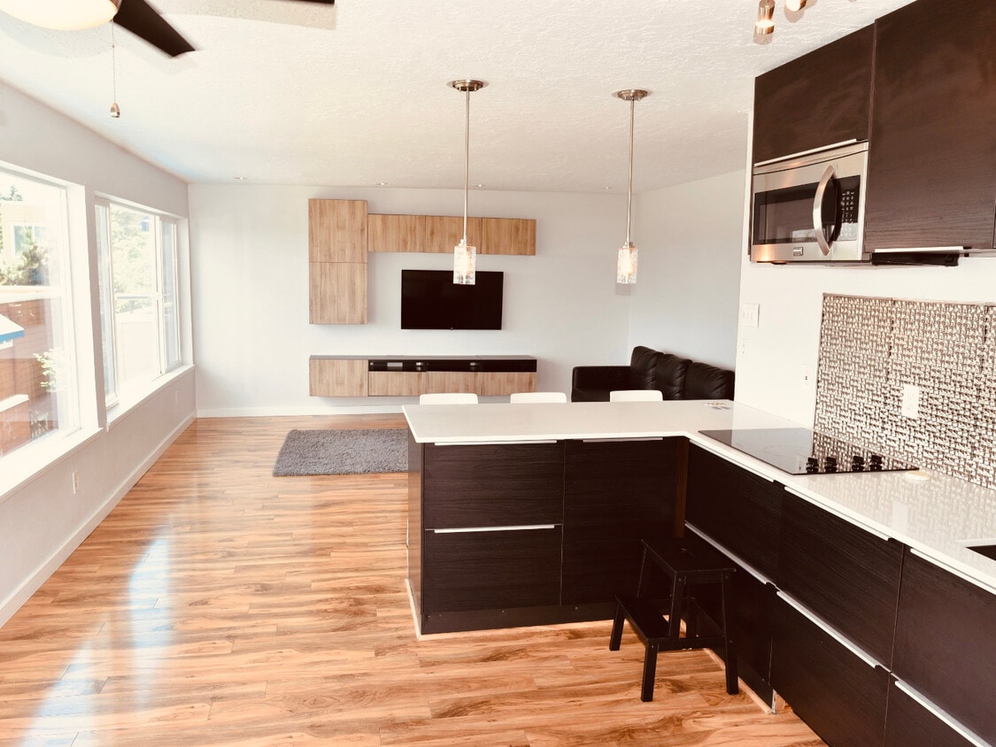 Kitchen/Open Living - 3515 SW Barbur Blvd (Portland, OR)