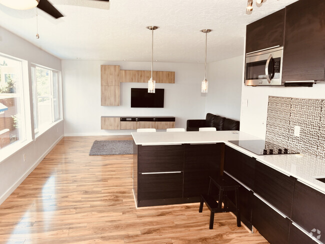 Building Photo - 3515 SW Barbur Blvd Unit O-2 Rental