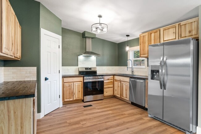 Photo - BRAND NEW FULL RENOVATION! Beautiful turn-key home available in Crooked River Ranch!