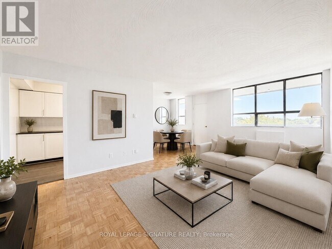 Photo - 525 Eglinton Ave E