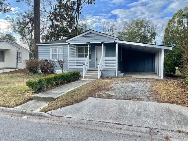 Building Photo - 2 Bed / 2 Bath with office space Home for Rent – Renovated Kitchen & Fenced Backyard