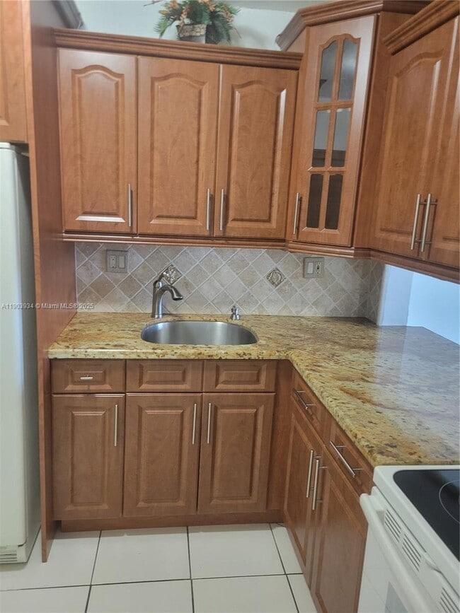 Photo - 600 NW 32nd Pl Unidad 217