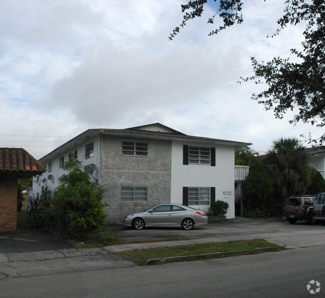 Photo - 2025 Madison St