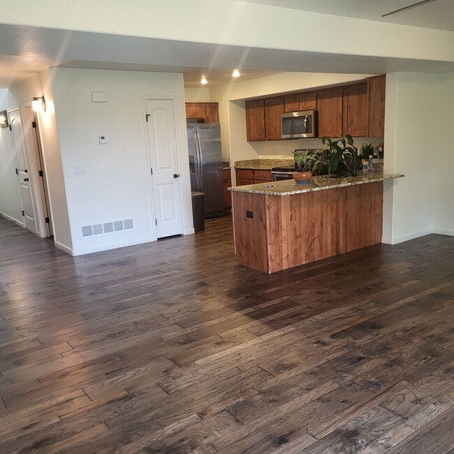 Building Photo - 3147 Alybar Dr Unit Alybar #7-A