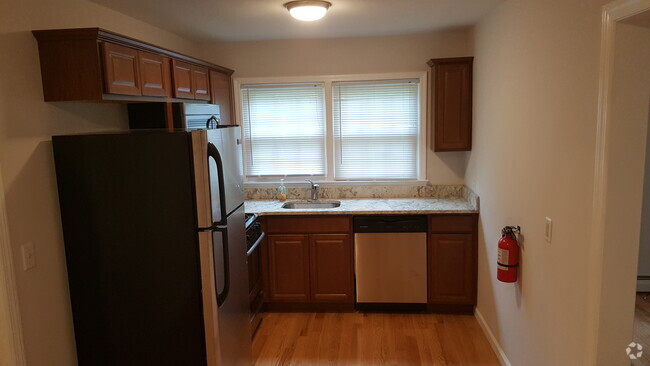 Building Photo - 17 Old Allamuchy Rd Unit 2 Rental
